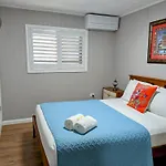 Cute Cottage - 2 Bedrooms - City & Strand Beach Location