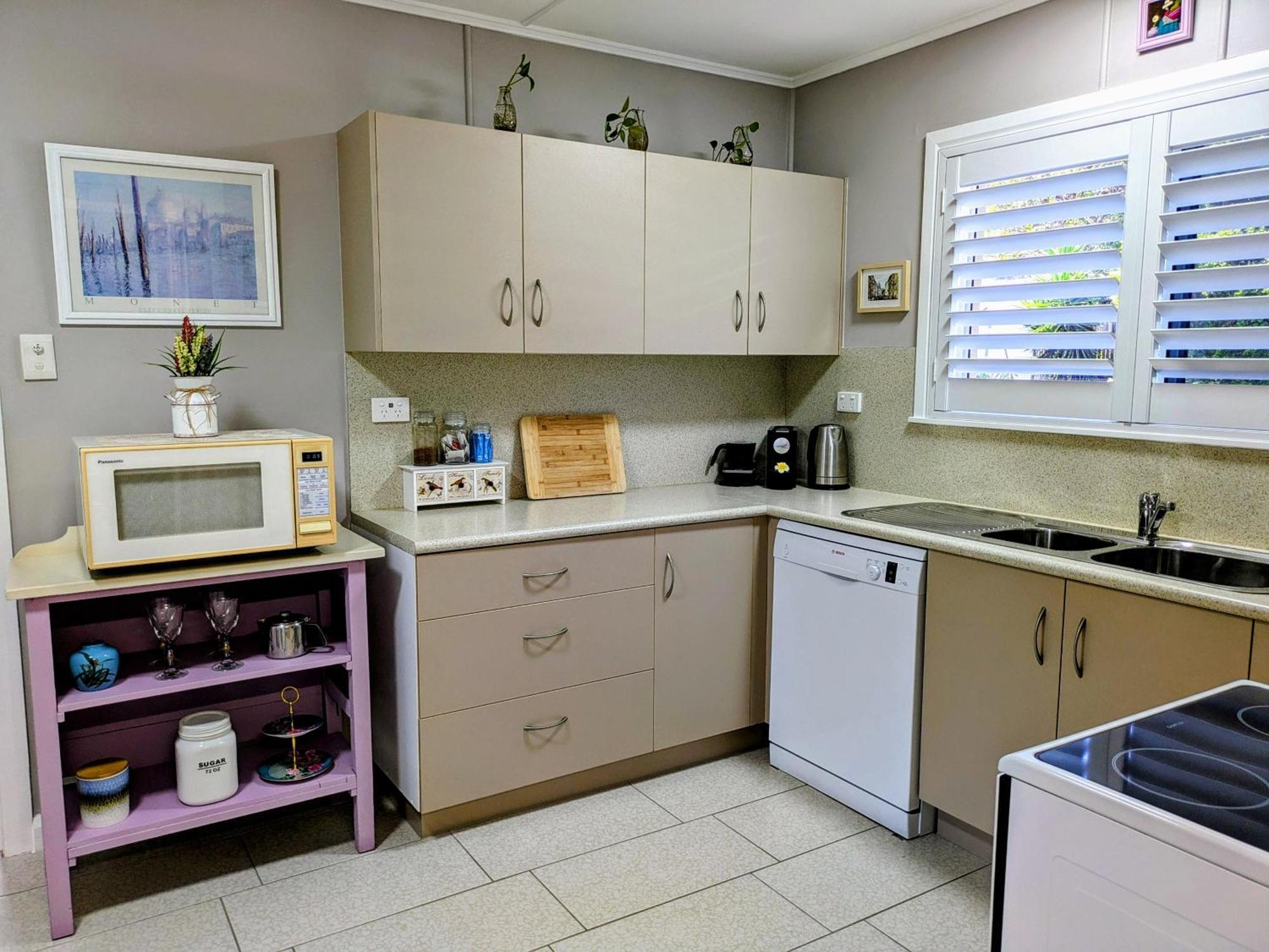 Cute - 2 Bedrooms - & Location Apartment