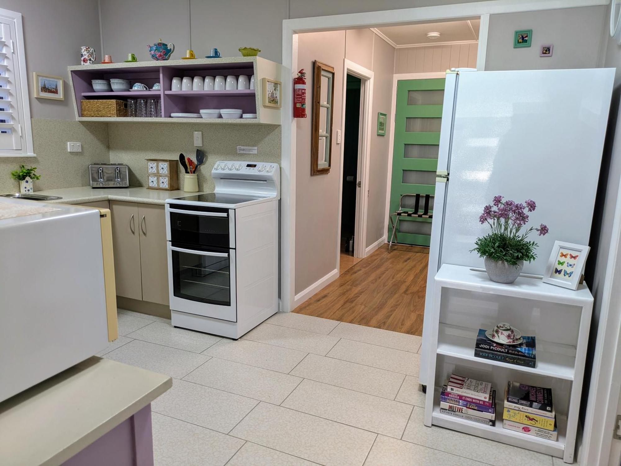 Cute - 2 Bedrooms - & Location *