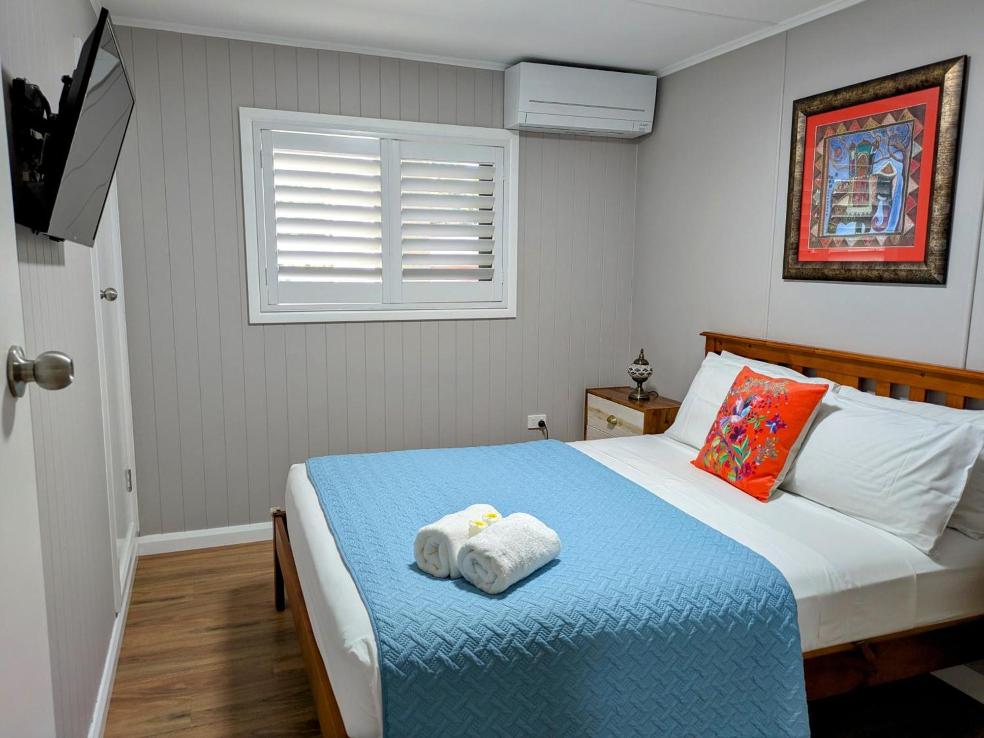 Cute - 2 Bedrooms - & Location *